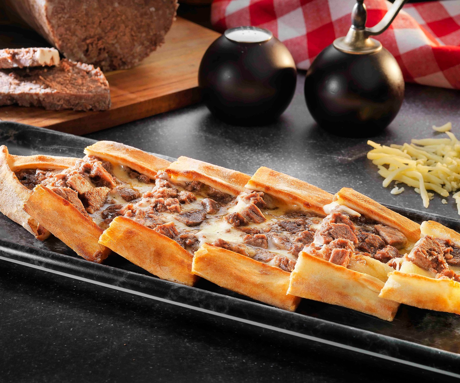 Kavurma Kaşarlı Pide